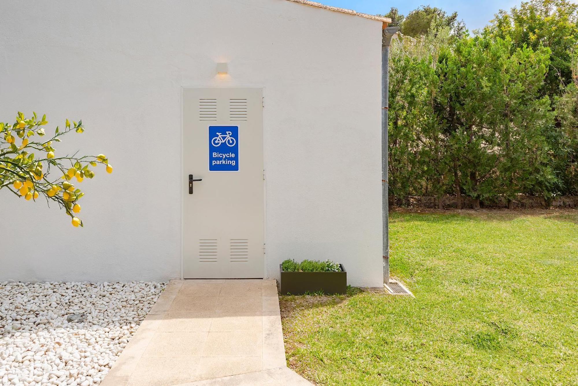 Falco Villa Pollença